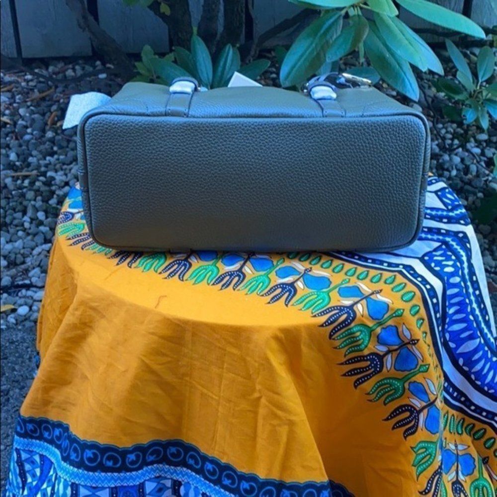 Michael Kors Small Satchal - Picture 2 of 5